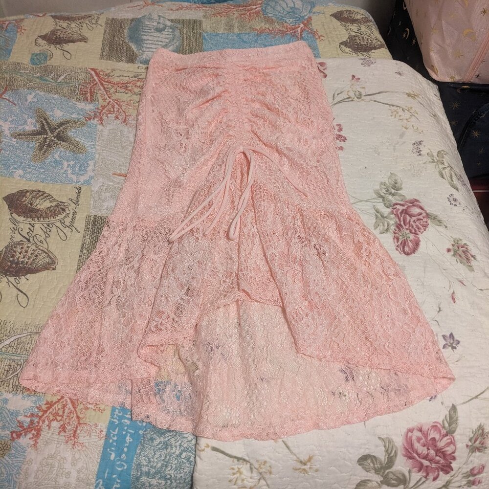 Lace skirt